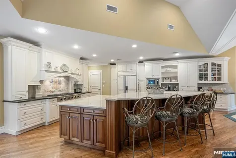 68 Brams Hill Drive Mahwah NJ 07430
