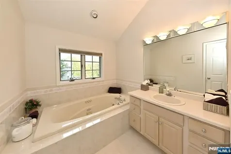 6 Schill Place Hillsdale NJ 07642
