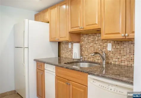 95 Orient Way Rutherford NJ 07070