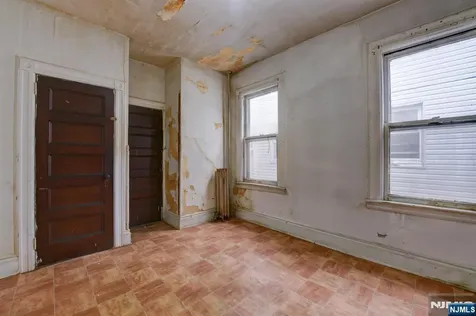249 4th Street Newark NJ 07107