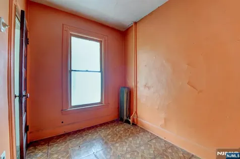 249 4th Street Newark NJ 07107