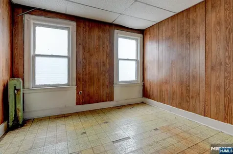 249 4th Street Newark NJ 07107