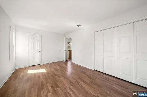 161 Roosevelt Place Palisades Park NJ 07650