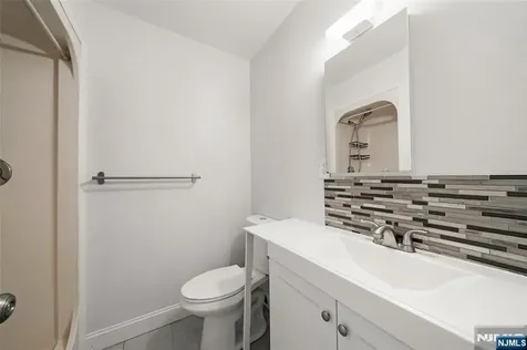 161 Roosevelt Place Palisades Park NJ 07650