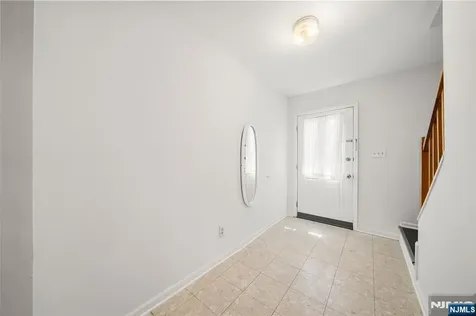 161 Roosevelt Place Palisades Park NJ 07650