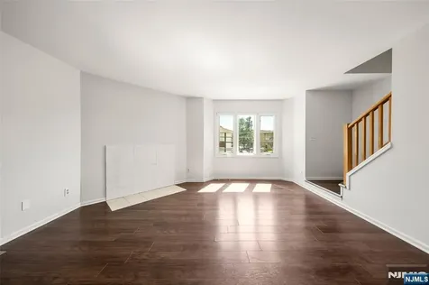161 Roosevelt Place Palisades Park NJ 07650