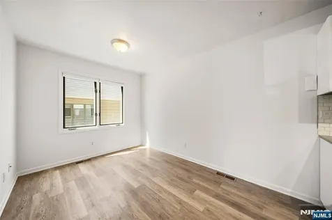 161 Roosevelt Place Palisades Park NJ 07650