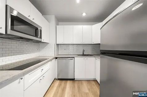 161 Roosevelt Place Palisades Park NJ 07650