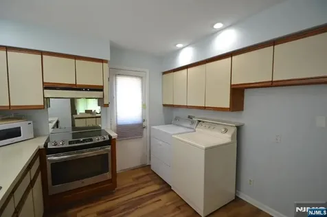 9 Pine Street Midland Park NJ 07432