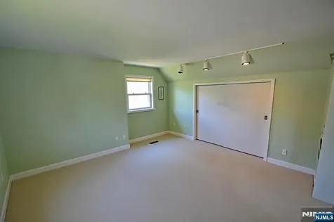 9 Pine Street Midland Park NJ 07432