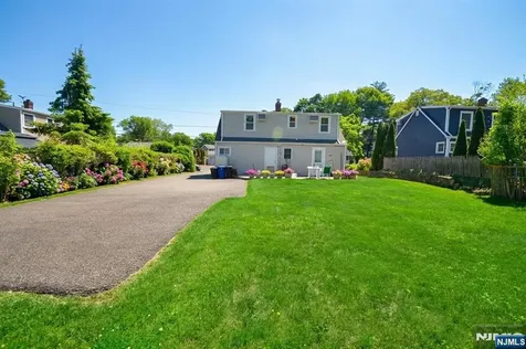 9 Pine Street Midland Park NJ 07432