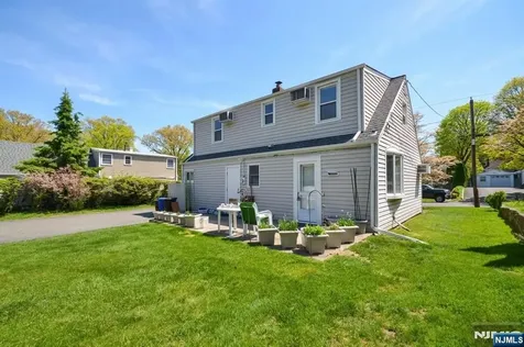 9 Pine Street Midland Park NJ 07432