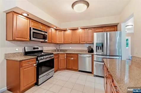 113 Saratoga Square Wayne NJ 07470