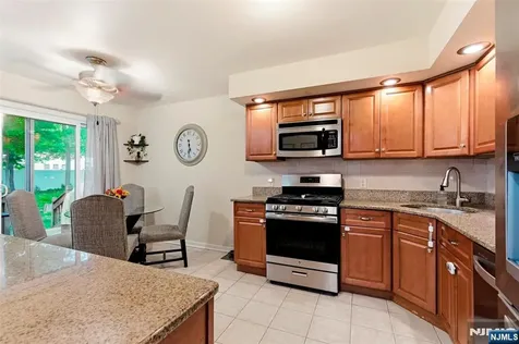 113 Saratoga Square Wayne NJ 07470