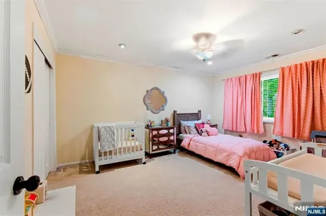 113 Saratoga Square Wayne NJ 07470