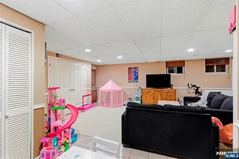 113 Saratoga Square Wayne NJ 07470