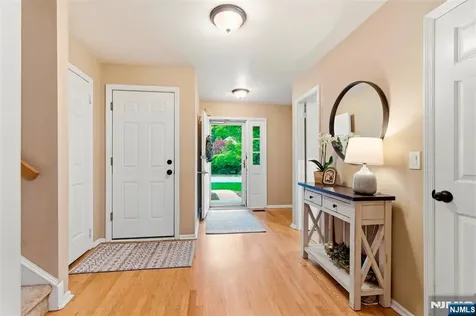113 Saratoga Square Wayne NJ 07470