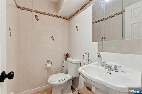 113 Saratoga Square Wayne NJ 07470