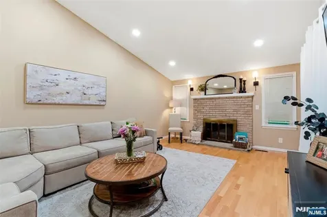 113 Saratoga Square Wayne NJ 07470