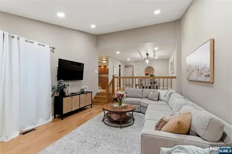 113 Saratoga Square Wayne NJ 07470