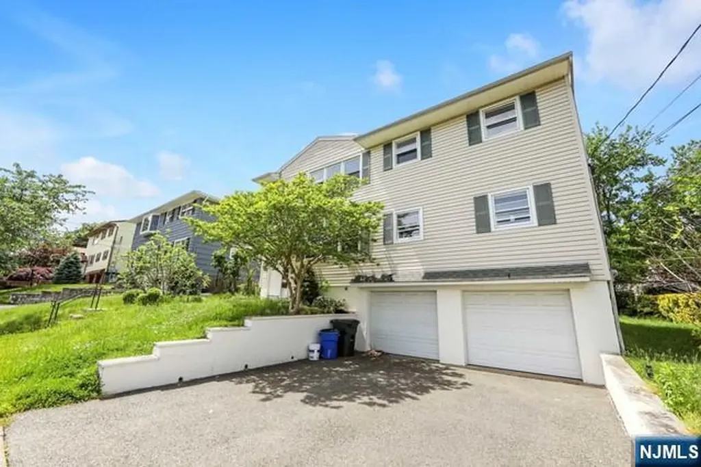 24 Van Vliet Court Clifton NJ 07013