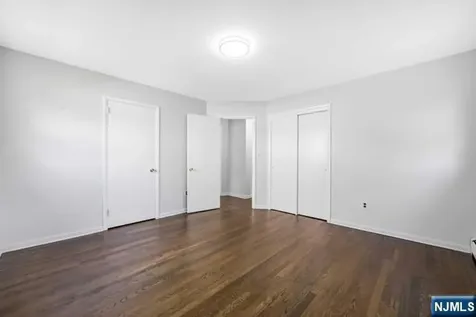 24 Van Vliet Court Clifton NJ 07013