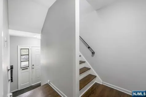 24 Van Vliet Court Clifton NJ 07013