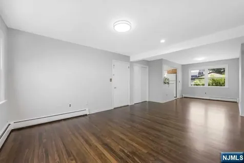 24 Van Vliet Court Clifton NJ 07013