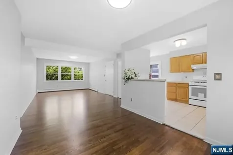 24 Van Vliet Court Clifton NJ 07013