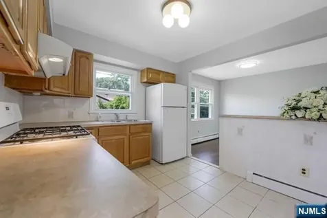 24 Van Vliet Court Clifton NJ 07013