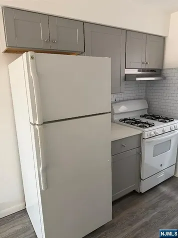 206 Riverview Place Cliffside Park NJ 07010