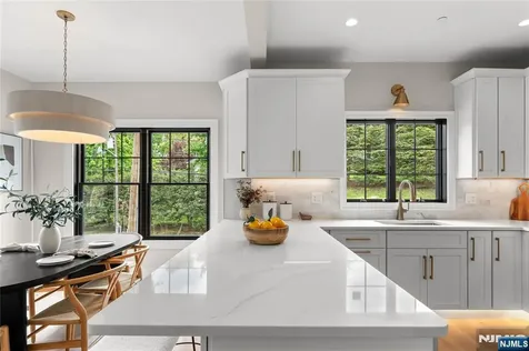72 Lake Avenue Midland Park NJ 07432