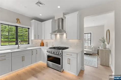 72 Lake Avenue Midland Park NJ 07432