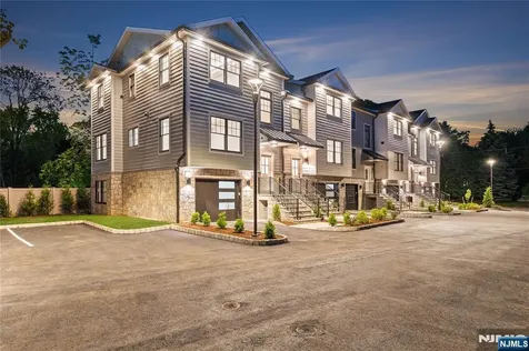 72 Lake Avenue Midland Park NJ 07432