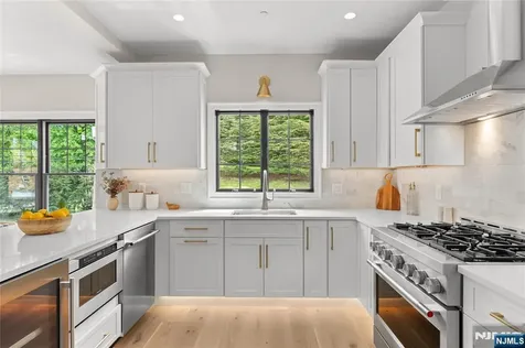 72 Lake Avenue Midland Park NJ 07432