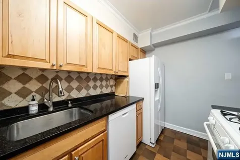 6050 Boulevard East West New York NJ 07093