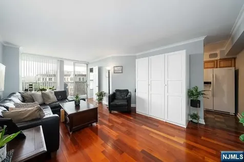 6050 Boulevard East West New York NJ 07093