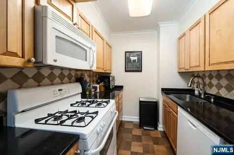 6050 Boulevard East West New York NJ 07093