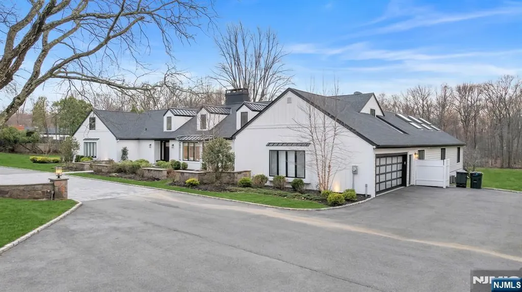 16 Greenbrook Road Caldwell NJ 07006