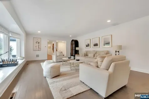 16 Greenbrook Road Caldwell NJ 07006