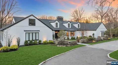 16 Greenbrook Road Caldwell NJ 07006