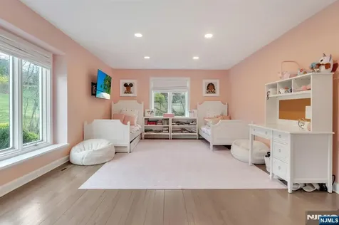 16 Greenbrook Road Caldwell NJ 07006