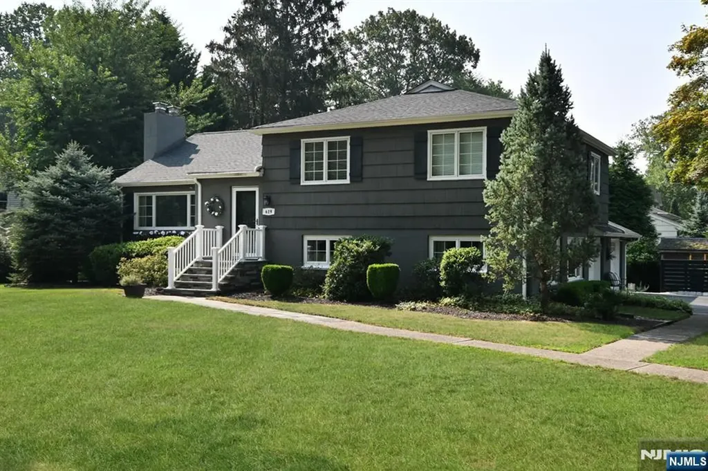 619 Montview Place River Vale NJ 07675