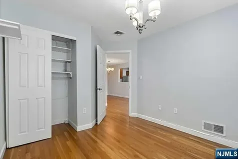 400 Crown Court Edgewater NJ 07020