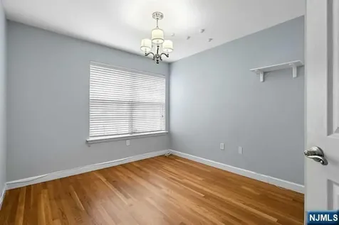 400 Crown Court Edgewater NJ 07020