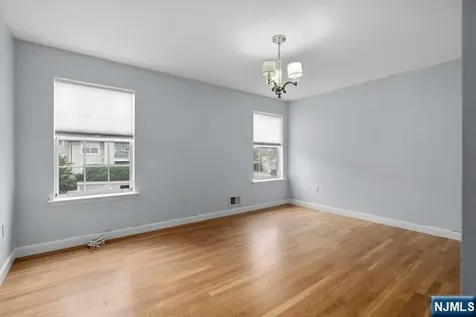 400 Crown Court Edgewater NJ 07020