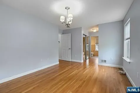 400 Crown Court Edgewater NJ 07020