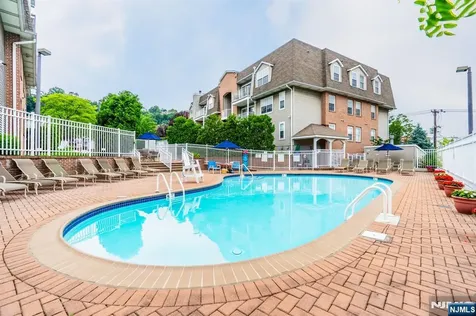 400 Crown Court Edgewater NJ 07020