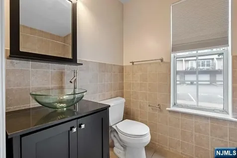400 Crown Court Edgewater NJ 07020