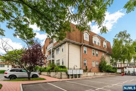 400 Crown Court Edgewater NJ 07020